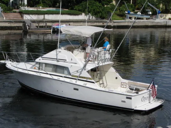 Slide: The Image of Bertram 33 BERTRAM FLYBRIDGE- TOTALLY THE ONE TO SEE! 1982 - 0