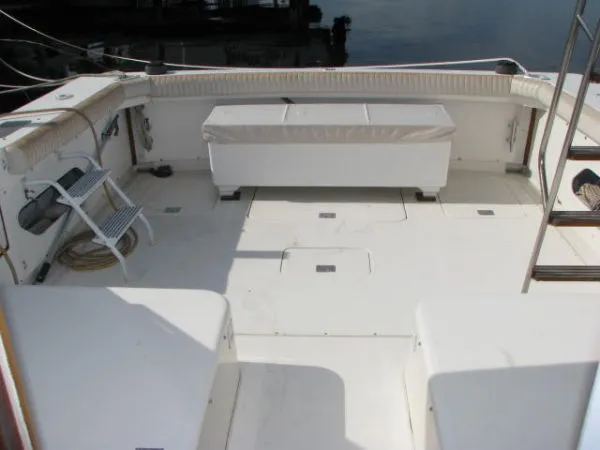 Slide: The Image of Bertram 33 BERTRAM FLYBRIDGE- TOTALLY THE ONE TO SEE! 1982 - 1