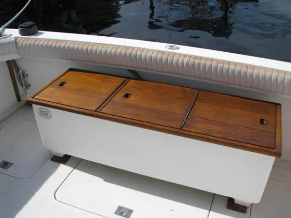 Slide: The Image of Bertram 33 BERTRAM FLYBRIDGE- TOTALLY THE ONE TO SEE! 1982 - 2