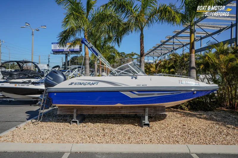 The Image of 2018 Starcraft MDX 190 O/B boat displayed outdoors with palm trees. - 1