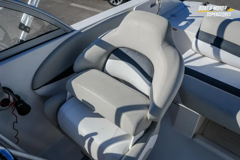 Slide: The Image of 2018 Starcraft MDX 190 O/B boat interior with comfortable seating. - 25