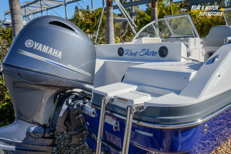 Slide: The Image of 2018 Starcraft MDX 190 O/B boat with Yamaha engine, displayed at Boat & Motor Superstores. - 9