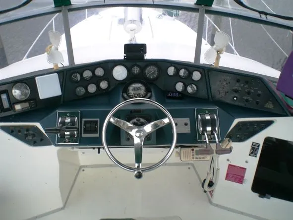 Slide: The Image of Sea Ray 34 Sedan Bridge 1989 - 5