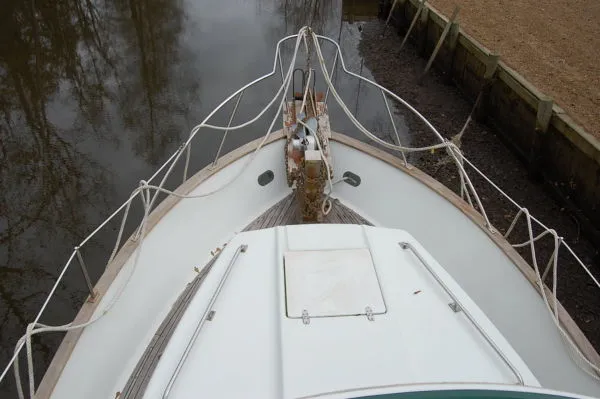 Slide: The Image of Island Gypsy 32 Sedan Trawler 1986 - 2