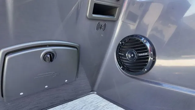 Slide: The Image of Bennington S Swingback 23 SSB 2026 - 32