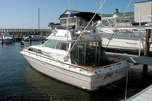 Slide: The Image of Sea Ray 30 Sedan Bridge 1979 - 0