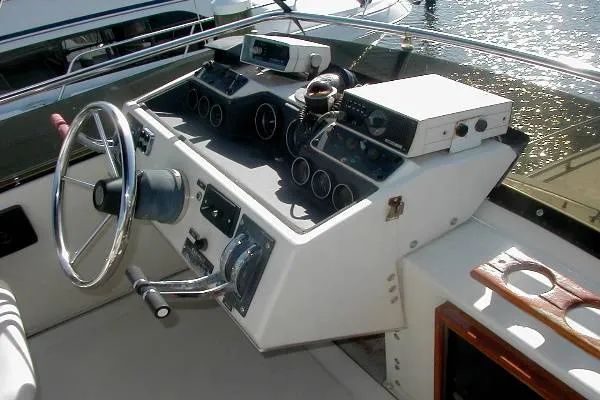 Slide: The Image of Sea Ray 30 Sedan Bridge 1979 - 7