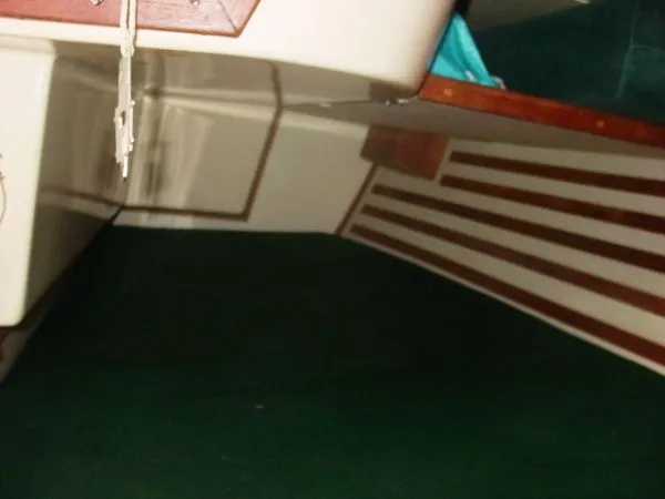 Slide: The Image of Endeavour Cruising sloop 1984 - 10