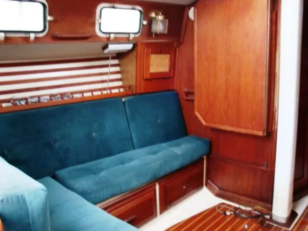 Slide: The Image of Endeavour Cruising sloop 1984 - 11