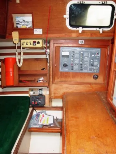 Slide: The Image of Endeavour Cruising sloop 1984 - 2