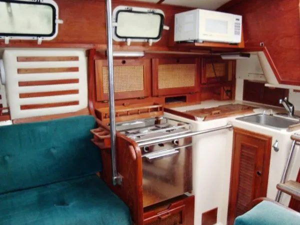 Slide: The Image of Endeavour Cruising sloop 1984 - 5
