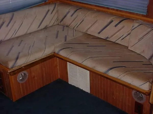 Slide: The Image of Holiday Mansion 38 Barracuda 1987 - 3