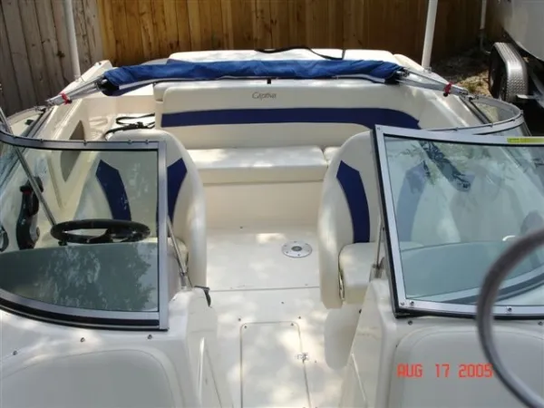 Slide: The Image of Rinker 212 Captiva Bowrider 2005 - 8