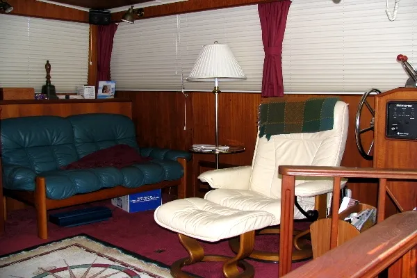 Slide: The Image of Uniflite 42 Double Cabin 1984 - 11