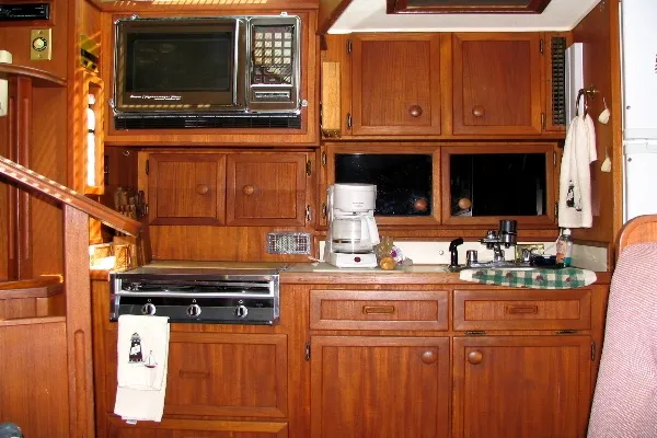 Slide: The Image of Uniflite 42 Double Cabin 1984 - 2