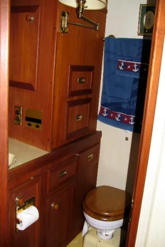 Slide: The Image of Uniflite 42 Double Cabin 1984 - 5