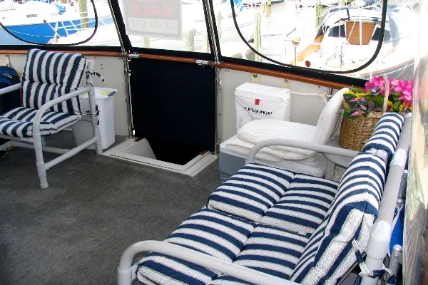 Slide: The Image of Uniflite 42 Double Cabin 1984 - 7