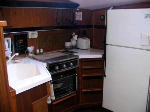 Slide: The Image of Sea Ray 415 Motoryacht 1988 - 7