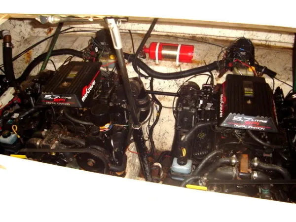 Slide: The Image of Rinker 330 Fiesta Vee 1999 - 5