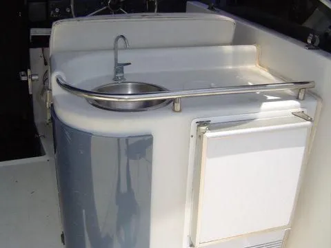 Slide: The Image of Bayliner Avanti 3250 Cruiser 1988 - 4