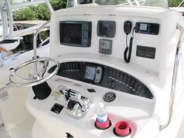 Slide: The Image of Boston Whaler 320 Outrage Cuddy 2006 - 8
