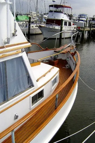 Slide: The Image of Grand Banks 32 SEDAN TRAWLER 1972 - 1