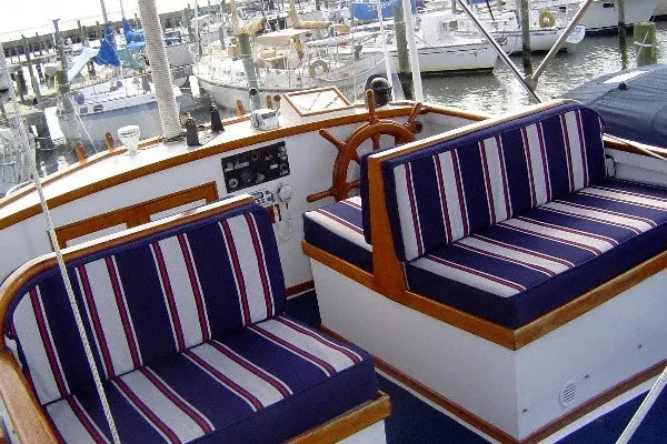 Slide: The Image of Grand Banks 32 SEDAN TRAWLER 1972 - 2