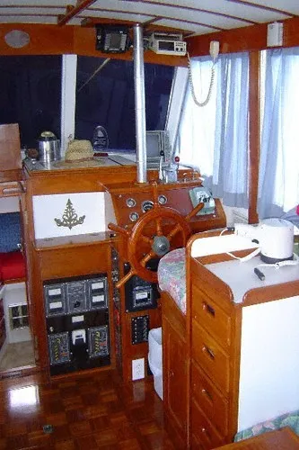 Slide: The Image of Grand Banks 32 SEDAN TRAWLER 1972 - 3