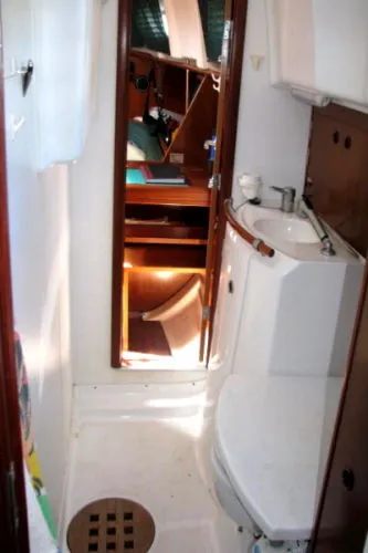 Slide: The Image of Beneteau 36 C.C. 1998 - 10