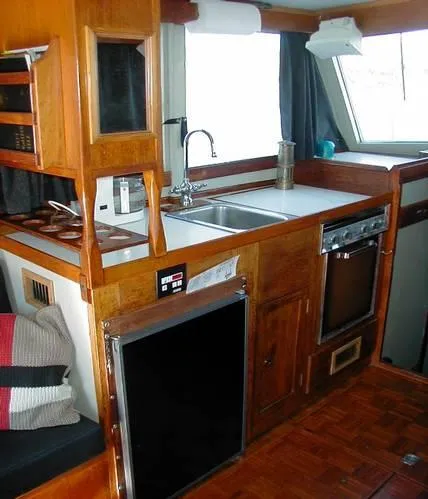 Slide: The Image of Grand Banks 32 Sedan 1972 - 8