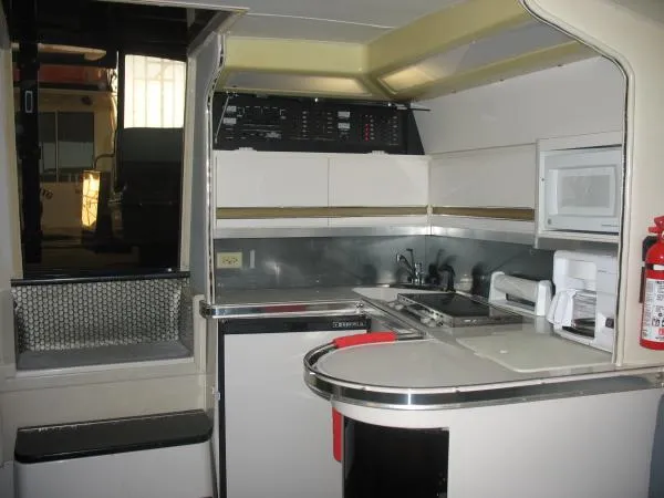 Slide: The Image of Wellcraft 34' Gran Sport Express Cruiser 1989 - 11