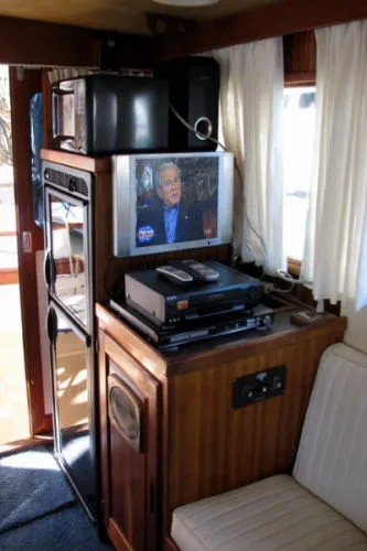 Slide: The Image of Californian Californian 34/ Wellcraft 1982 - 4
