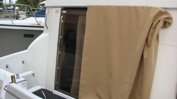 Slide: The Image of Silverton 442 Cockpit motoryacht 1996 - 10