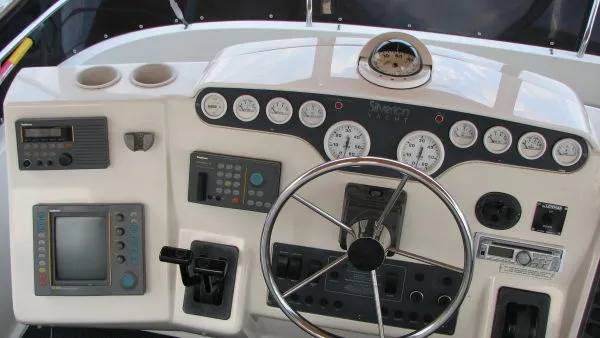 Slide: The Image of Silverton 442 Cockpit motoryacht 1996 - 2