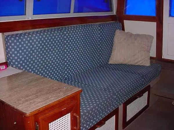 Slide: The Image of Bayliner 1985 - 4