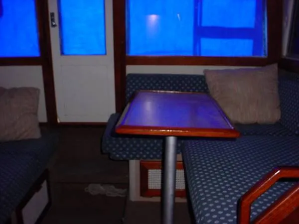 Slide: The Image of Bayliner 1985 - 5