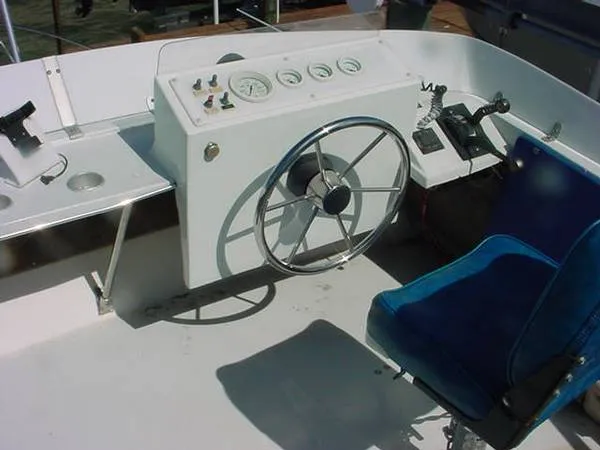 Slide: The Image of Bayliner 1985 - 8