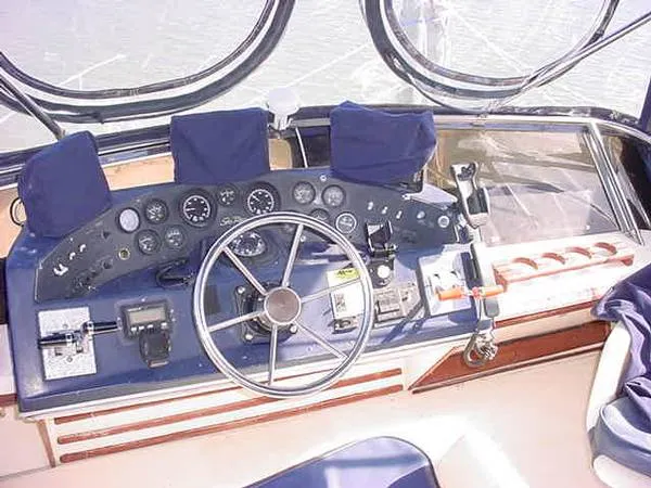 Slide: The Image of Sea Ray SEDAN BRIDGE 1986 - 8