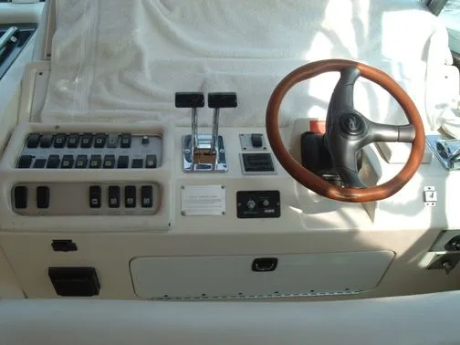 Slide: The Image of Sea Ray 400 Express Cruiser 1996 - 8