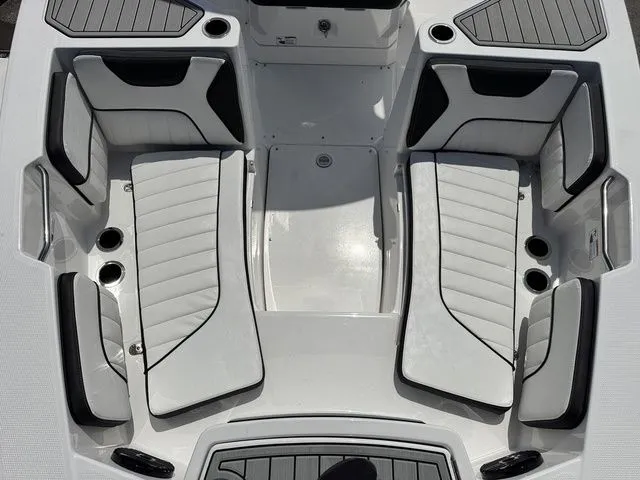 Slide: The Image of Yamaha 222 FSH Sport E 2026 - 16