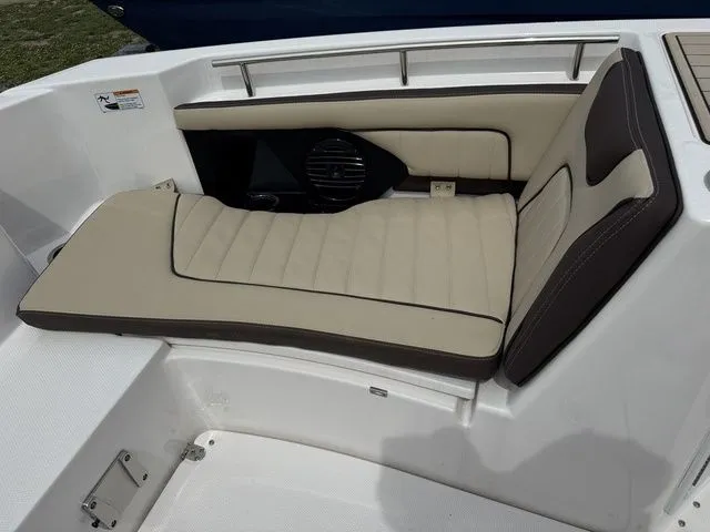 Slide: The Image of Yamaha 255 FSH Sport E 2025 - 17