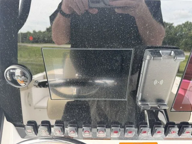 Slide: The Image of Yamaha 255 FSH Sport E 2025 - 9