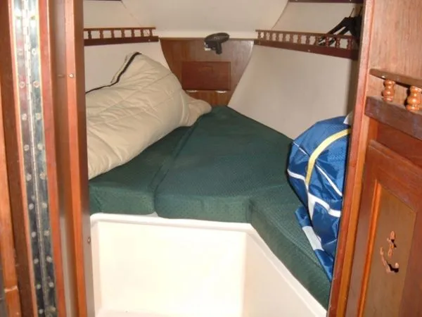 Slide: The Image of Catalina Sloop 1978 - 4