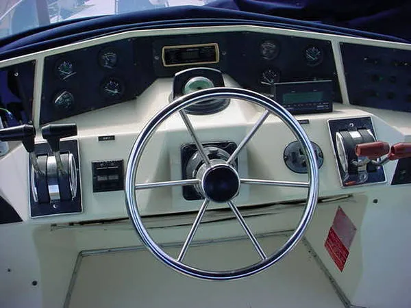 Slide: The Image of Sea Ray 305 Sedan Bridge 1988 - 1