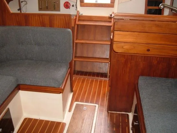Slide: The Image of Hunter Sloop 1980 - 10