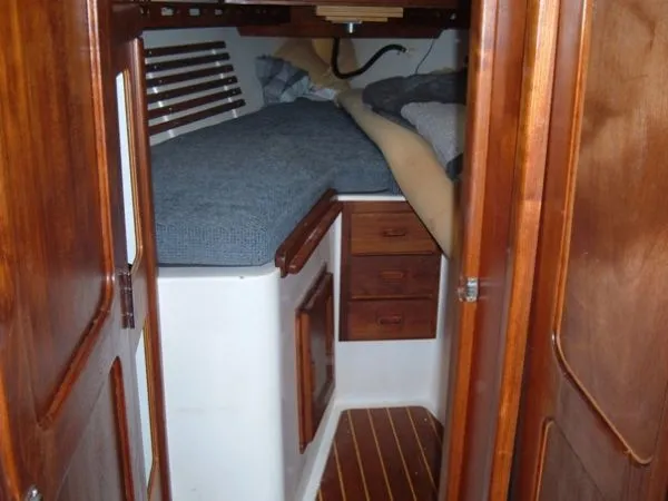 Slide: The Image of Hunter Sloop 1980 - 4