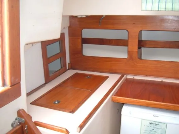 Slide: The Image of Hunter Sloop 1980 - 7