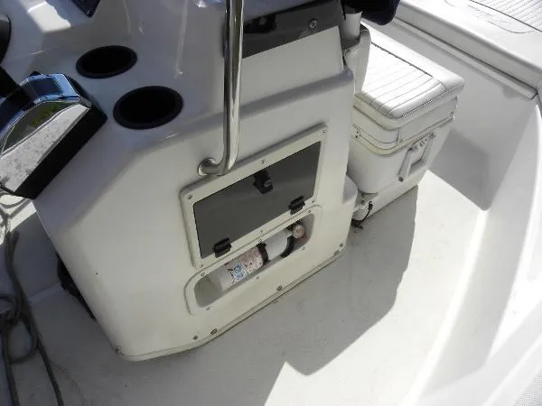Slide: The Image of Boston Whaler Montauk 17 CC 2004 - 10