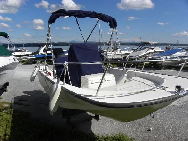 Slide: The Image of Boston Whaler Montauk 17 CC 2004 - 5