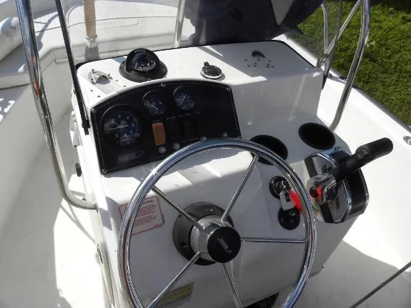 Slide: The Image of Boston Whaler Montauk 17 CC 2004 - 6